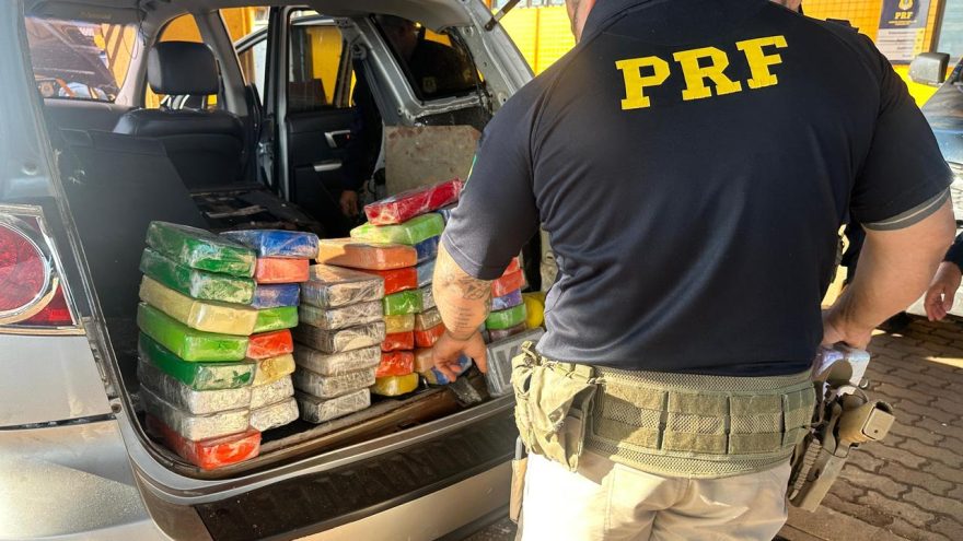 Mãe e filho são presos pela PRF com drogas em Ubiratã