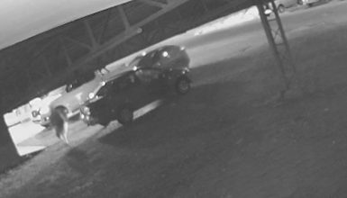 Imagem referente a Homicídio de Emerson Ferreira Guimarães é flagrado por câmeras em posto de combustíveis