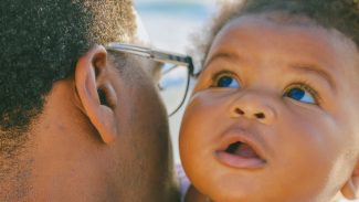 Saiba o que muda com a nova licença-paternidade no Brasil