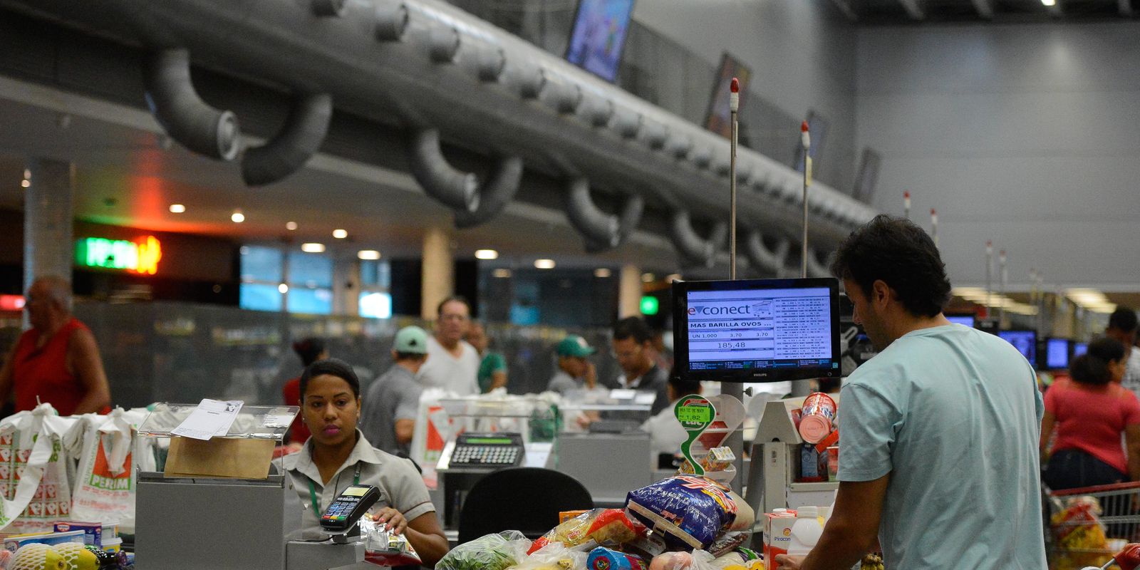 Estudo aponta fatores estruturais para inflação de alimentos no Brasil Estudo aponta fatores estruturais para inflação de alimentos no Brasil