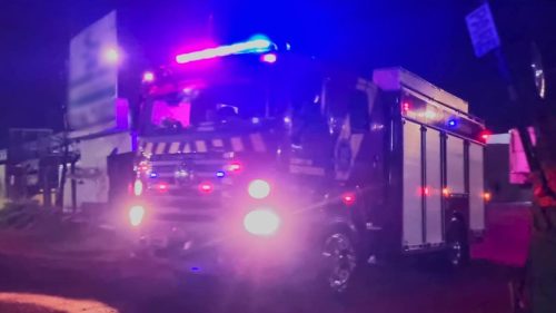 Militares do Corpo de Bombeiros combatem incêndio em empresa na BR 277 em Cascavel Imagem referente a Militares do Corpo de Bombeiros combatem incêndio em empresa na BR 277 em Cascavel