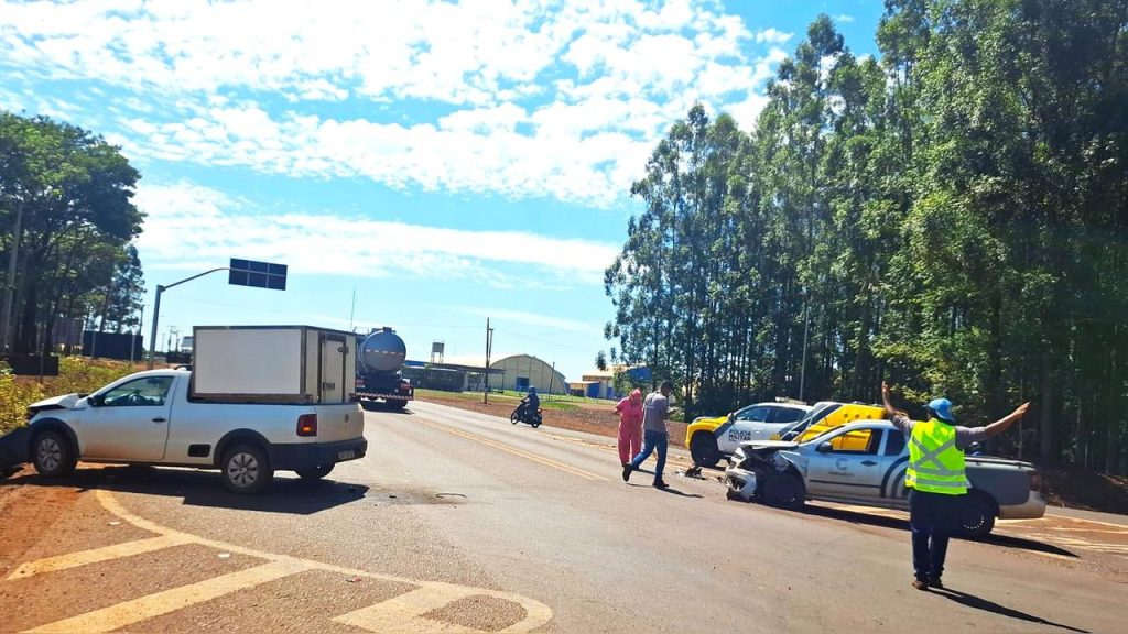 Acidente entre Saveiro e Montana é registrado na PR-486 em Assis Chateaubriand
