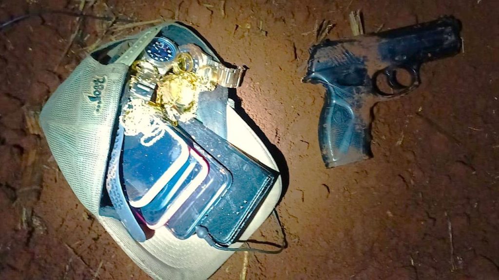 Assalto a ônibus é interrompido pela PRF e homem é preso em flagrante