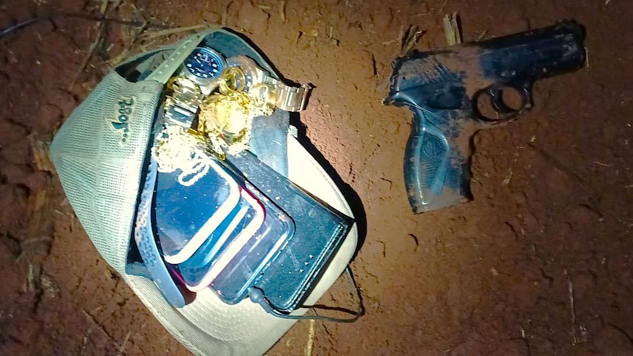 Assalto a ônibus é interrompido pela PRF e homem é preso em flagrante Assalto a ônibus é interrompido pela PRF e homem é preso em flagrante