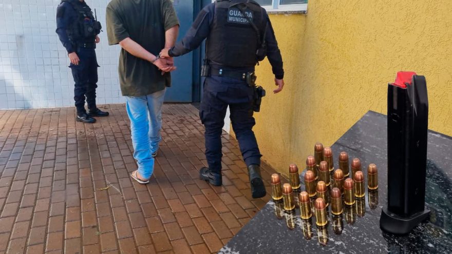 Em surto, homem é detido com carregador e munições no Brasília