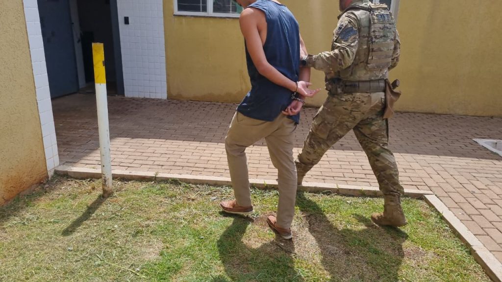 Cães farejadores da PRF localizam 27 kg de maconha na BR-277, em Cascavel Cães farejadores da PRF localizam 27 kg de maconha na BR-277, em Cascavel