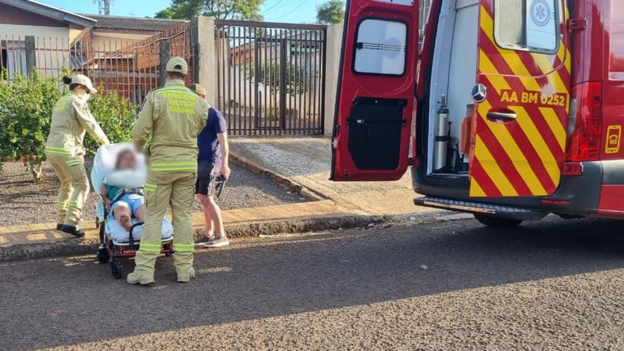 Idosa sofre fratura no braço ao cair na calçada no Santa Cruz