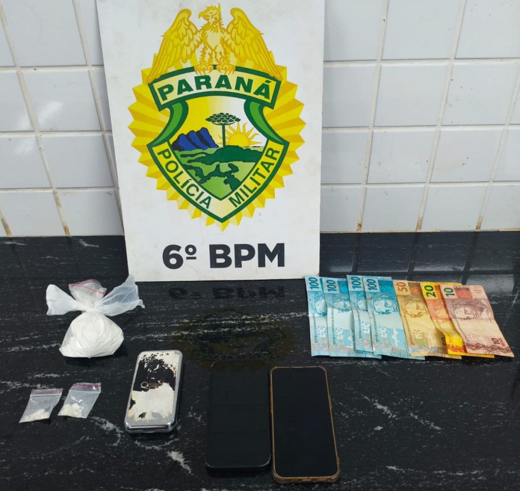 Fugiu, mas “rodou”: traficante é pego com cocaína e dinheiro escondido no carro