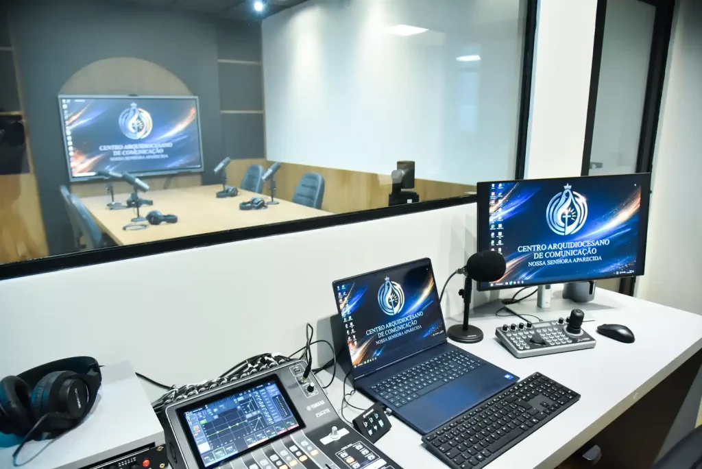 Arquidiocese de Cascavel inaugura centro de comunicação para ampliar evangelização digital