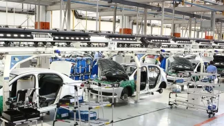 Indústria nacional avança 0,9% em fevereiro Indústria nacional avança 0,9% em fevereiro