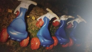 Imagem referente a Adolescentes fantasiados de palhaço furtam CMEI e escondem motoquinhas em matagal em Toledo