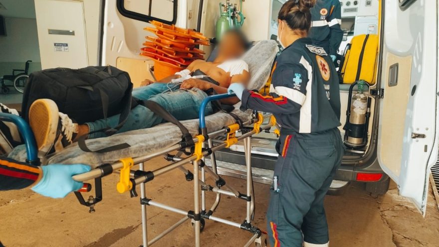 Venezuelano é esfaqueado pela companheira no Bairro Guarujá