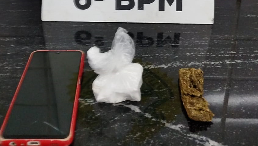 Abordagem de rotina resulta na apreensão de maconha e cocaína e prisão por tráfico