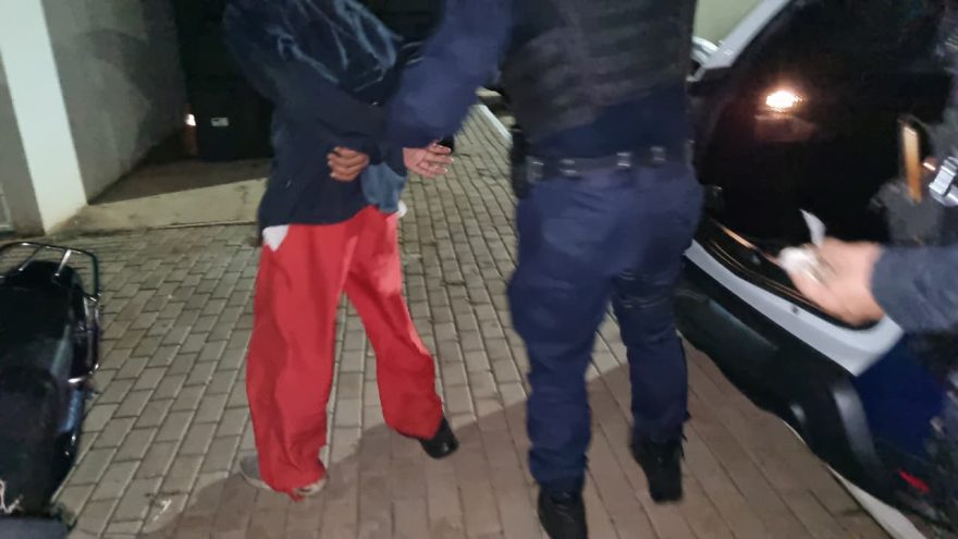 Rapaz é flagrado com maconha e dinheiro durante abordagem da Guarda Municipal