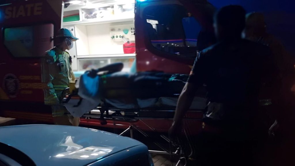 Homem sofre luxação no ombro durante partida de futebol no Coqueiral