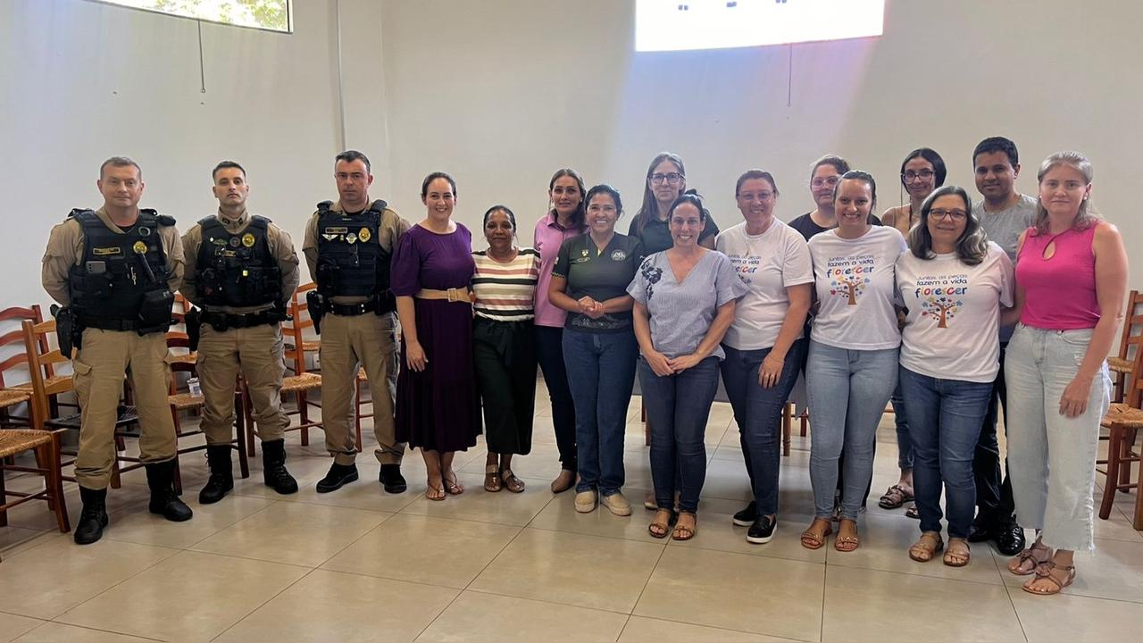 Ação preventiva reúne órgãos e reforça combate à violência doméstica em Maripá Ação preventiva reúne órgãos e reforça combate à violência doméstica em Maripá