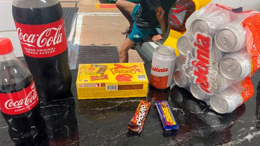 Jovem é preso após furtar chocolates, bebidas e dinheiro em bar
