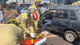 Ladrão furta Fiat Uno e provoca grave acidente com caminhão no Trevo da Portal, em Cascavel