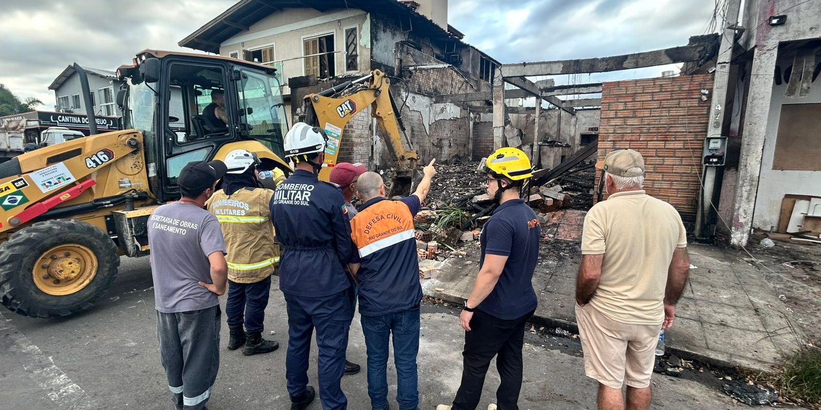 Bombeiros localizam quarta vítima da queda de avião no RS Bombeiros localizam quarta vítima da queda de avião no RS