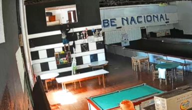 Imagem referente a Inquilino usa cordão improvisado para furtar produtos em bar