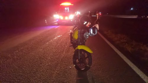 Homem e mulher ficam feridos após queda de moto na BR-163, em Cascavel Imagem referente a Homem e mulher ficam feridos após queda de moto na BR-163, em Cascavel