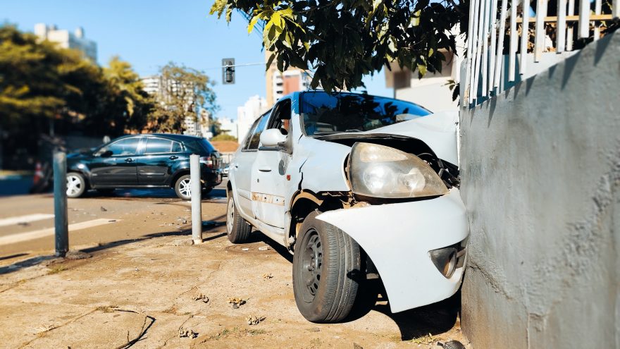 Acidente entre Clio e Agile mobiliza Siate no Centro