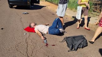 Motociclista é arremessado em acidente com carro no bairro Neva