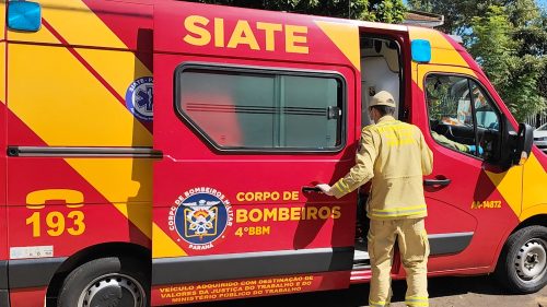 Ciclista de 63 anos fica ferido após colisão com carro no Centro de Cascavel Imagem referente a Ciclista de 63 anos fica ferido após colisão com carro no Centro de Cascavel