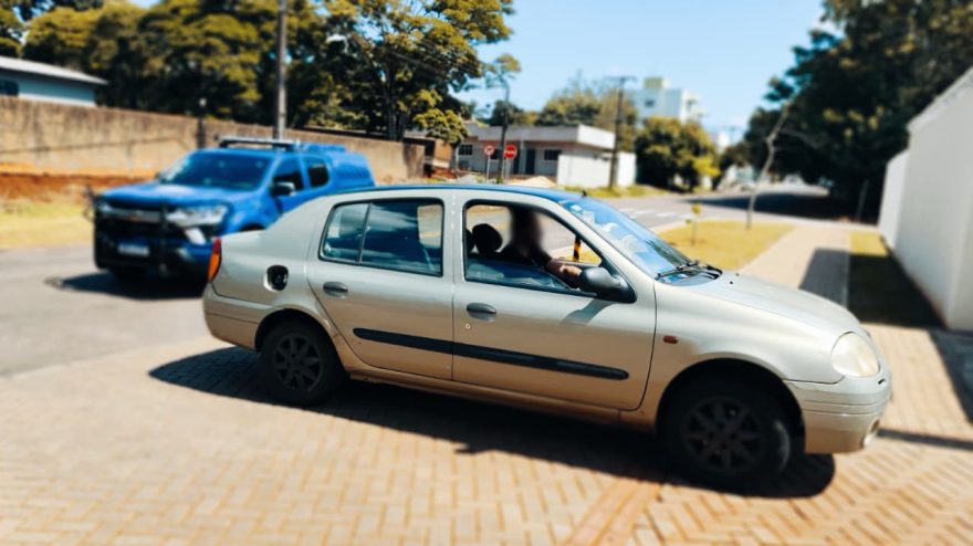Guarda Municipal recupera Renault Clio roubado, em Mecânica no bairro Brasília