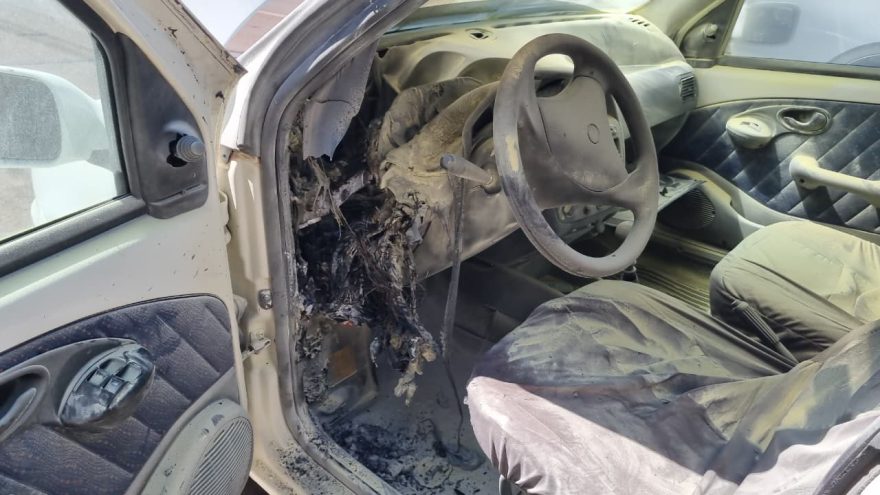 Palio pega fogo próximo à Avenida Brasil após família sair para compras em Cascavel