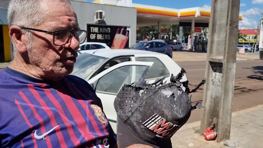 “Tentei apagar o fogo com o boné”, relata dono de Palio que pegou fogo em Cascavel