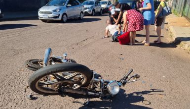 Imagem referente a PM detalha acidente entre carro e moto com vítima grave no bairro Neva, em Cascavel
