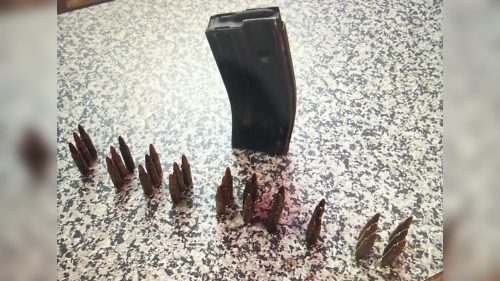 Carregador de fuzil com 30 munições é encontrado em empresa na Avenida Brasil, em Cascavel Imagem referente a Carregador de fuzil com 30 munições é encontrado em empresa na Avenida Brasil, em Cascavel