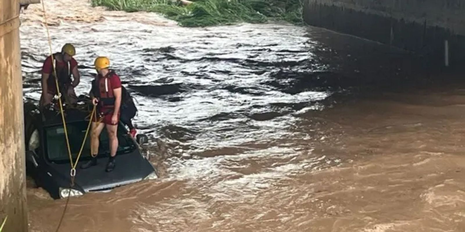 Bombeiros encontram corpo de desaparecida após chuva em Piracicaba Bombeiros encontram corpo de desaparecida após chuva em Piracicaba