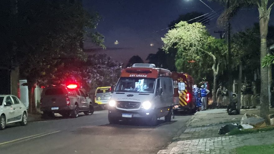 Homem em surto mobiliza Siate, PM e Samu após ser avistado em telhado de residência em Cascavel