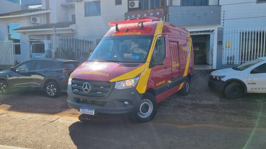 Mulher é socorrida pelo Siate na Rua Flamboyant