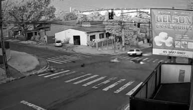 Imagem referente a Câmera registra colisão violenta que deixou motociclista ferido no Periolo