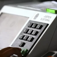 Imagem referente a Onze governadores renunciam para disputar eleições de outubro