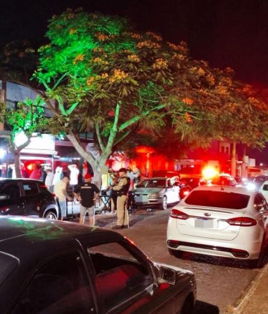 Imagem referente a Veja momento da abordagem que terminou com arruaça e perturbação do sossego no Santa Felicidade