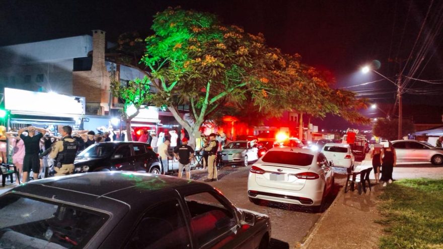 Veja momento da abordagem que terminou com arruaça e perturbação do sossego no Santa Felicidade