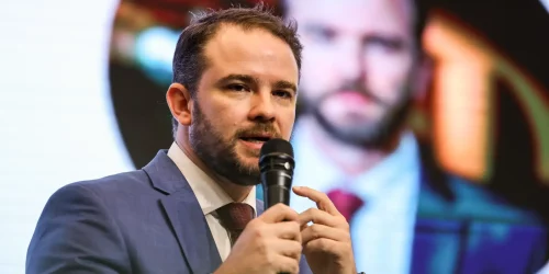 Durigan assume Fazenda sob pressão fiscal e herda desafios de Haddad Imagem referente a Durigan assume Fazenda sob pressão fiscal e herda desafios de Haddad