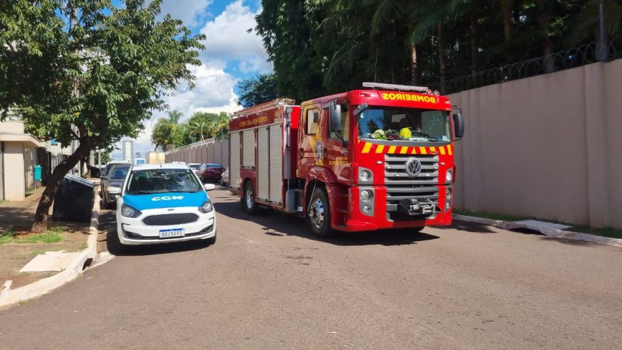 Vítima de queda é socorrida pelo Corpo de Bombeiros no Bairro Country