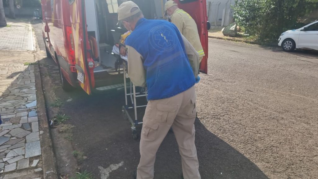 Idosa com sinais de embriaguez cai em casa e tem suspeita de fratura de nariz no Maria Luiza