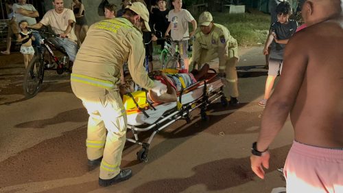 Laceração e contusão: motociclista fica ferido e confuso em acidente contra dois carros no Interlagos Imagem referente a Laceração e contusão: motociclista fica ferido e confuso em acidente contra dois carros no Interlagos