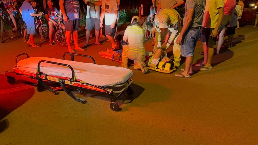 Mais um: batida violenta termina com motociclista ferido e motorista fugitivo