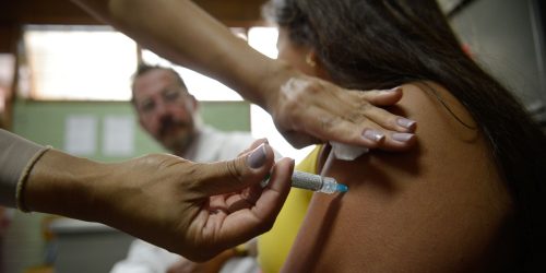 Empresas deverão informar trabalhadores sobre cânceres e vacina