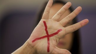 Audiência de jovem esfaqueada 15 vezes será realizada dia 15 de abril