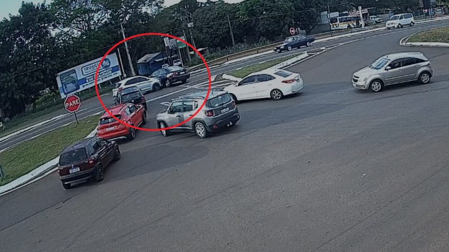 Câmera registra acidente de trânsito na BR-277, em Santa Tereza do Oeste