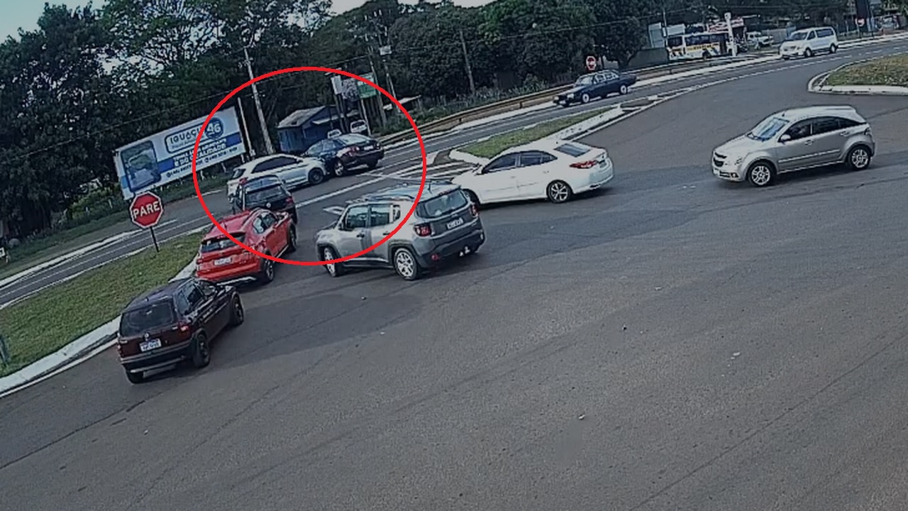 Imagem referente a Câmera registra acidente de trânsito na BR-277, em Santa Tereza do Oeste