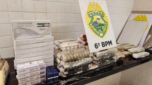 Deca, trembolona, retratutide; Homem é preso com ‘medicamentos’ do Paraguai Imagem referente a Deca, trembolona, retratutide; Homem é preso com ‘medicamentos’ do Paraguai